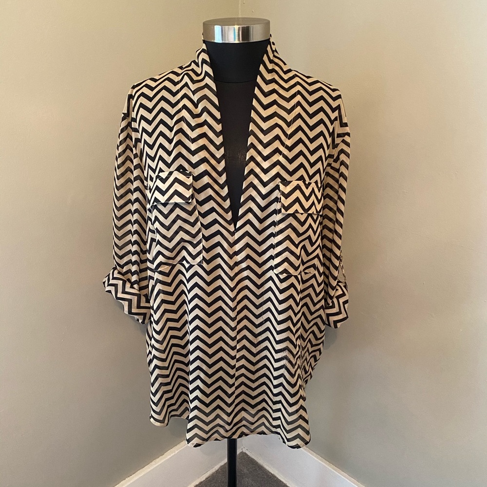 Black & Tan Zigzag Print Rolled Sleeve V Neck Tunic Long Blouse w/ Front Pockets